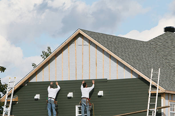 Professional Vinyl Siding technician working in Mims, FL
